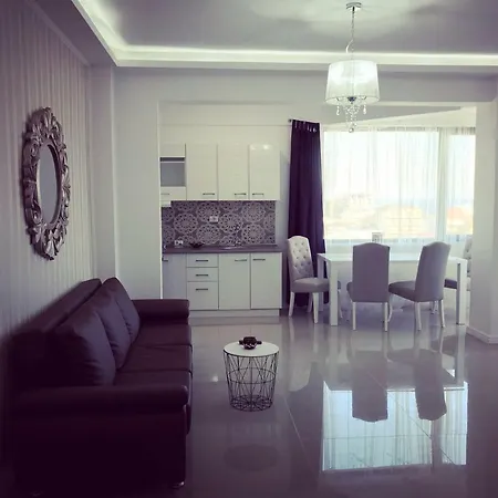 Unique Luxury *
