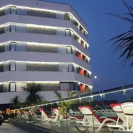 Unique Luxury * Mamaia