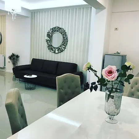 Unique Luxury Mamaia